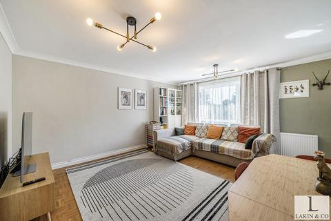 2 bedroom maisonette for sale, Gilmore Close, Ickenham, UB10