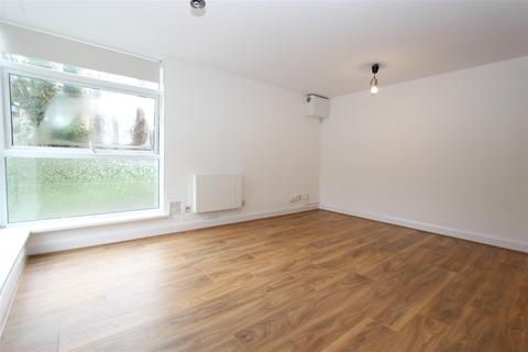 1 bedroom ground floor flat to rent, Denham Lodge, Denham, UB9