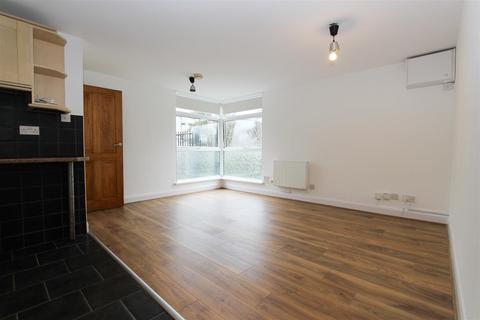 1 bedroom ground floor flat to rent, Denham Lodge, Denham, UB9