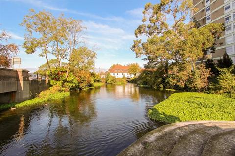 1 bedroom ground floor flat to rent, Denham Lodge, Denham, UB9
