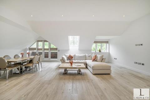 4 bedroom penthouse for sale, Long Lane, Ickenham, UB10