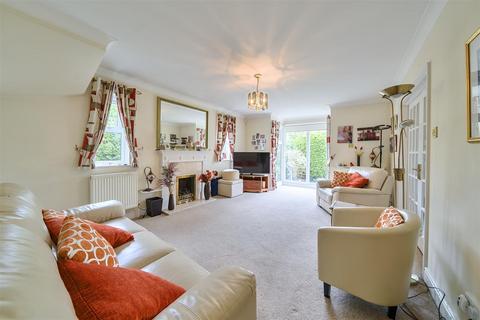 4 bedroom detached house for sale, Irwin Close, Ickenham, UB10
