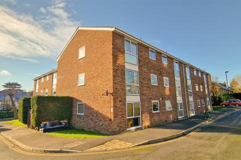 undefined, Oakley Close, Isleworth, TW7