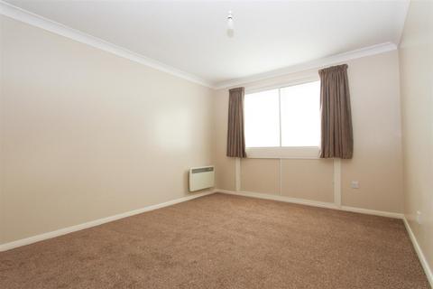 undefined, Oakley Close, Isleworth, TW7