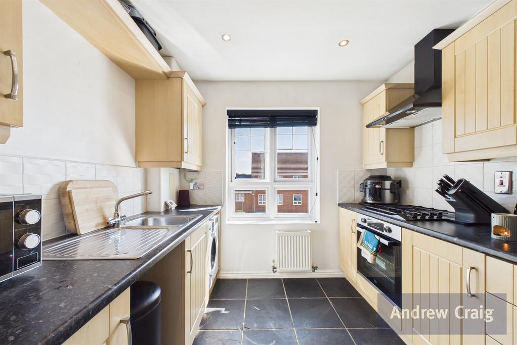 Apartment in Newcastle upon Tyne, Blakelaw, Kenton - View 3