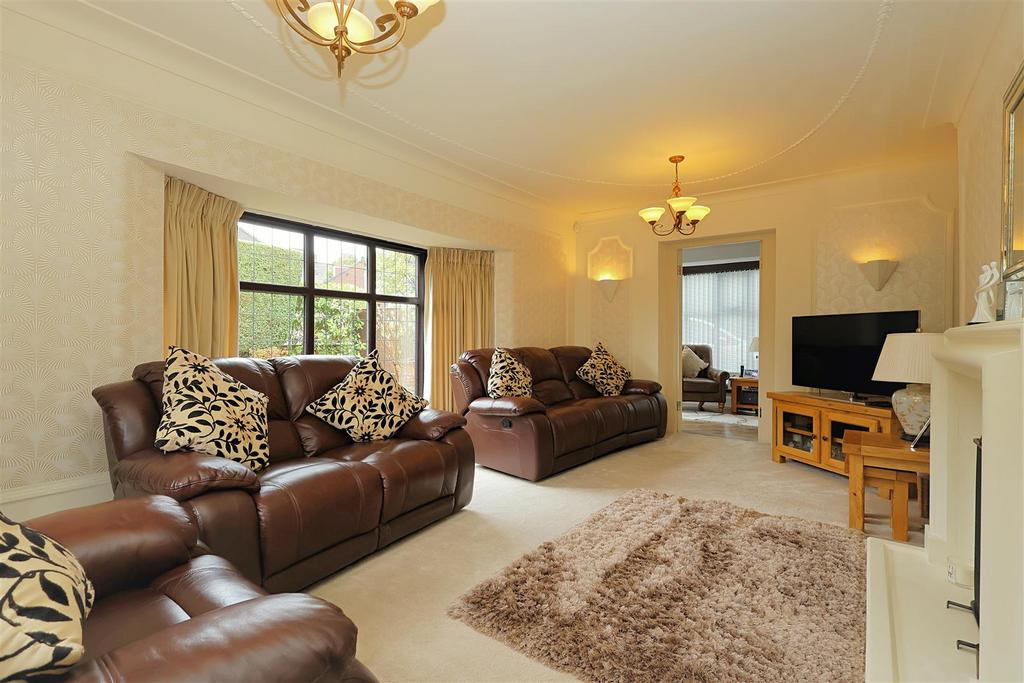 House in Leeds, Woodhall Hills - View 2