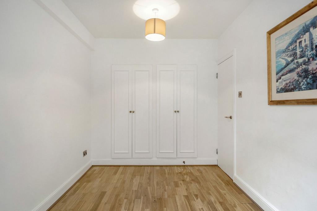 Apartment in London - View 5