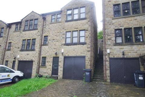 3 bed house for rent in Chapel Lane, Halifax