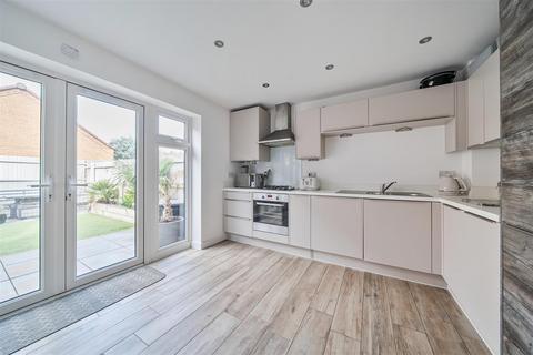 3 bedroom semi-detached house for sale, 6 Roberts Way, Shrewsbury, SY2 6FU