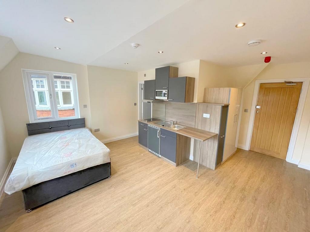 Apartment in Leicester, Highfields - View 2