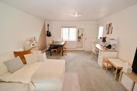 2 bedroom coach house for sale, Gomer Road, Bagshot