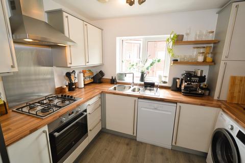 2 bedroom coach house for sale, Gomer Road, Bagshot