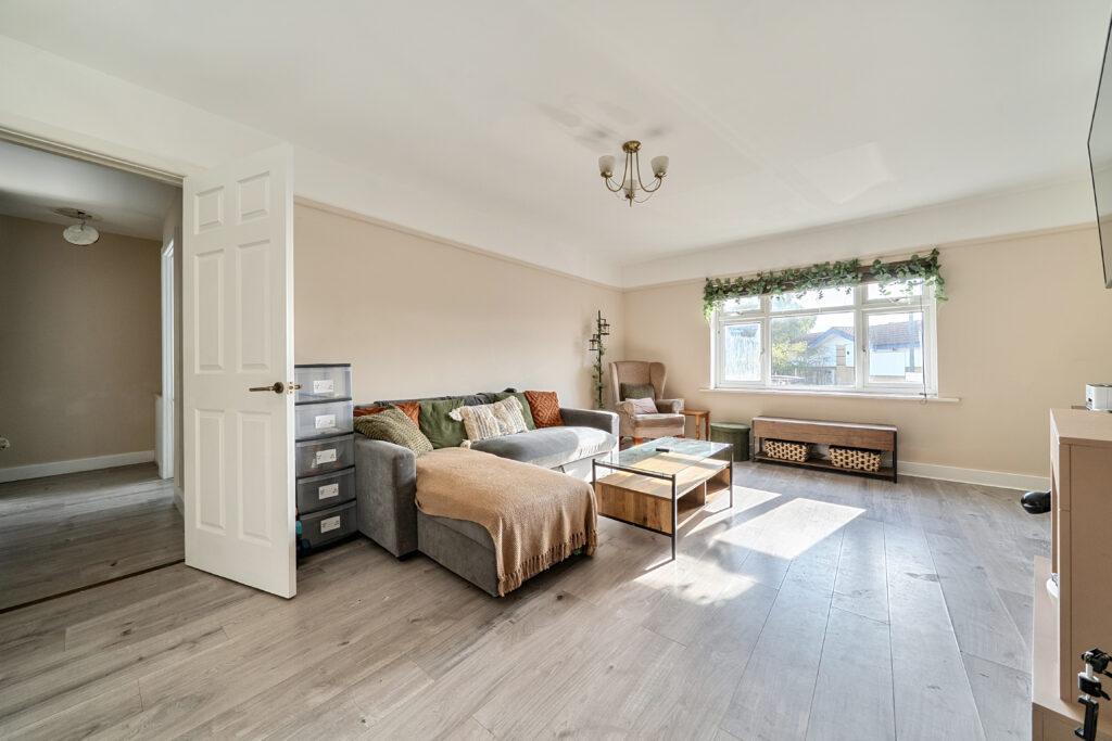 Apartment in Throop, Moordown, Bournemouth - View 3