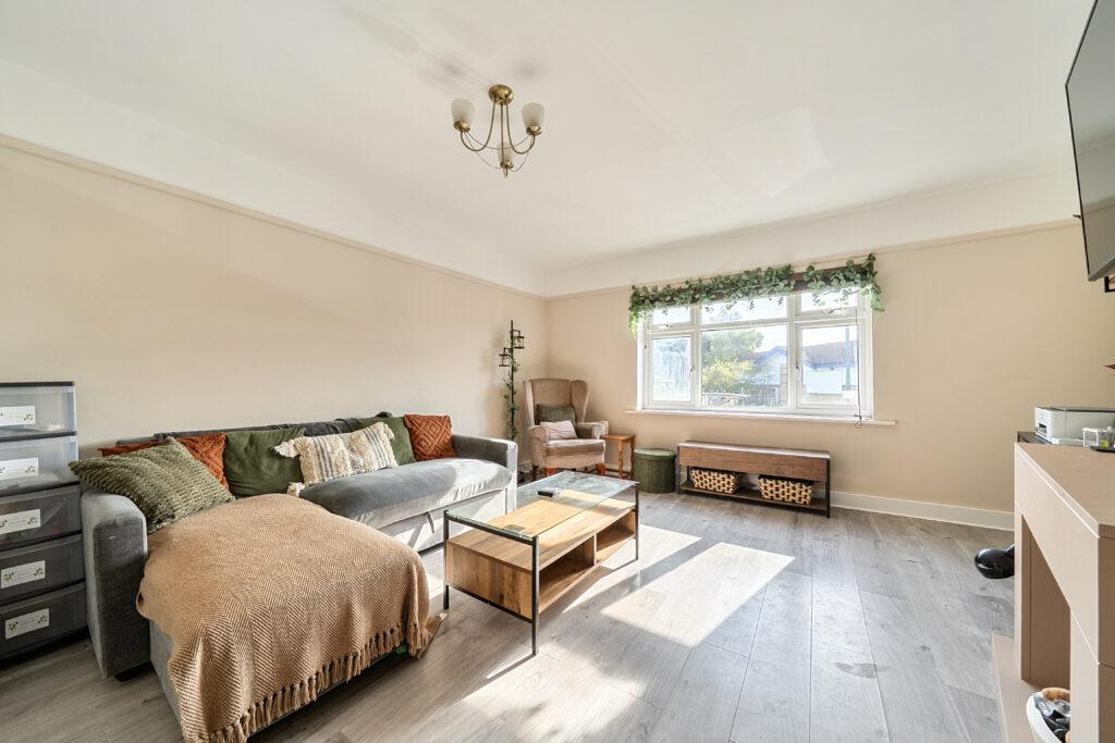 Apartment in Throop, Moordown, Bournemouth - View 4