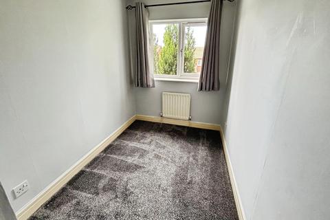3 bedroom semi-detached house to rent, Beaumont Chase, Bolton BL3