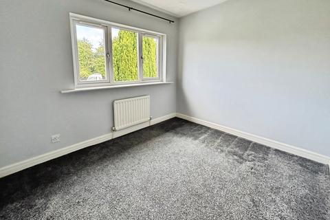 3 bedroom semi-detached house to rent, Beaumont Chase, Bolton BL3