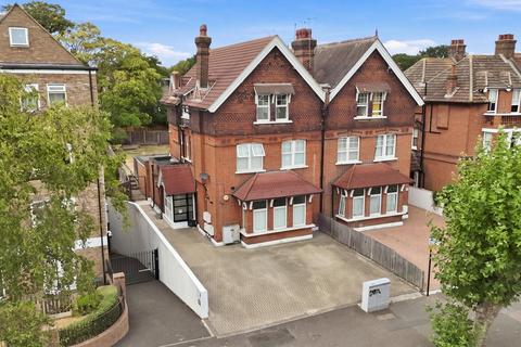 1 bedroom flat for sale, Hermon Hill, Wanstead
