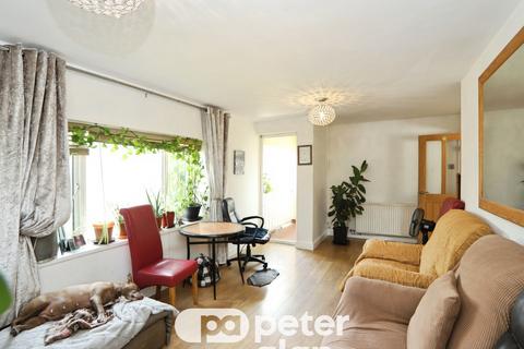 3 bedroom flat for sale, Howe Circle, Newport