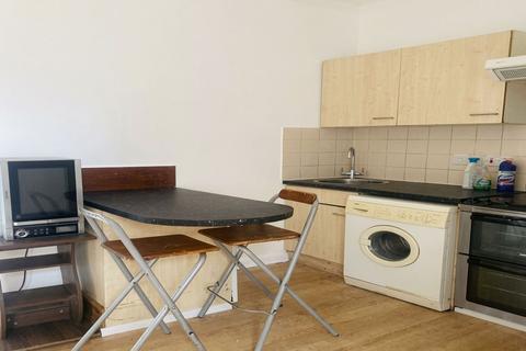 Studio to rent, Cricklewood Broadway, 225 Cricklewood Broadway, NW2