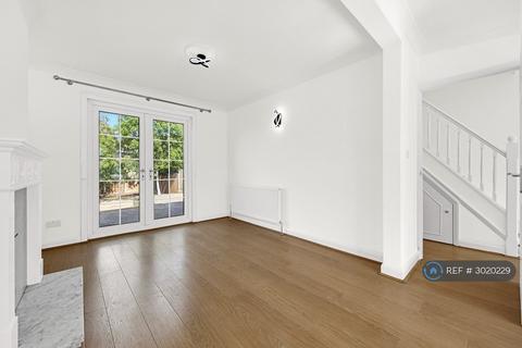 3 bedroom semi-detached house to rent, Kirkland Avenue, Ilford, IG5