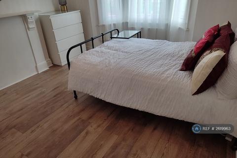 1 bedroom in a house share to rent, Ledgers Road, Slough, SL1