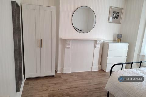 1 bedroom in a house share to rent, Ledgers Road, Slough, SL1