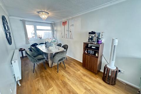 3 bedroom semi-detached house to rent, Devon Road, Luton, Bedfordshire, LU2 0RU