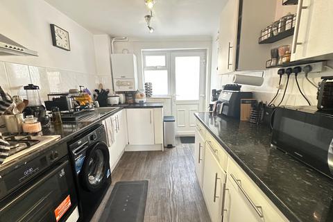 3 bedroom semi-detached house to rent, Devon Road, Luton, Bedfordshire, LU2 0RU