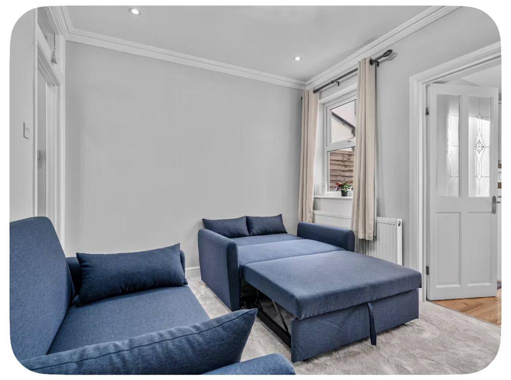 House in CROYDON - View 4