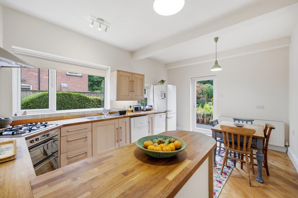 House in Monton - More