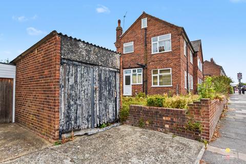 1 bedroom end of terrace house for sale, Waverley Crescent, London SE18