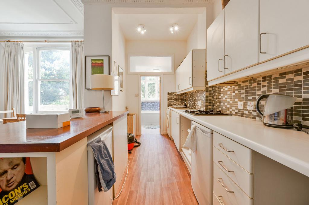Apartment in London, West Kensington - More