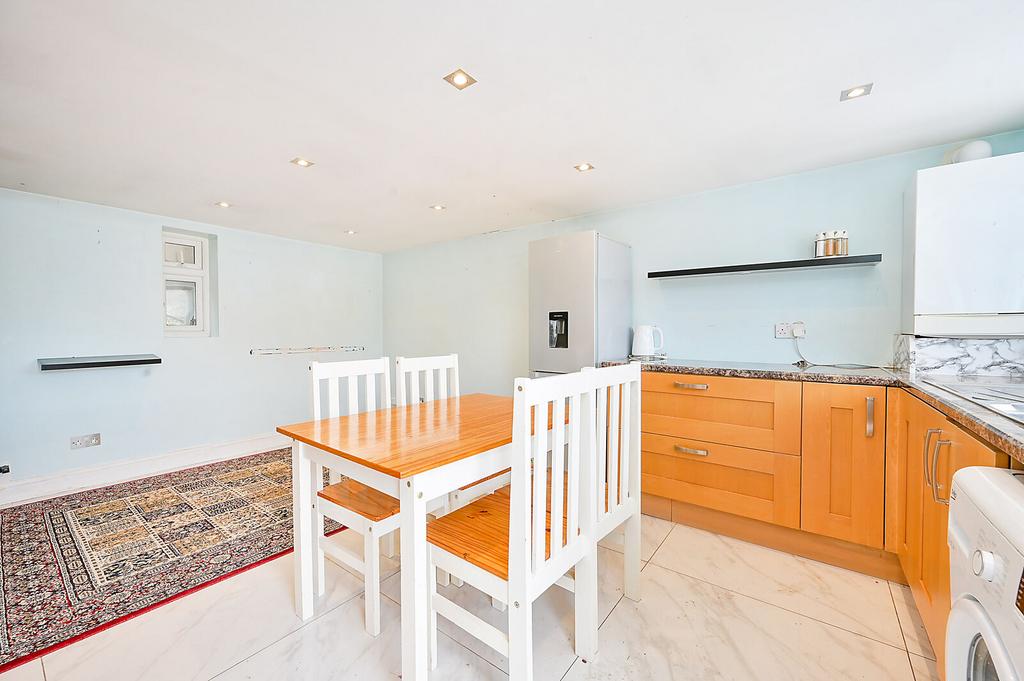 Apartment in Surbiton - View 3