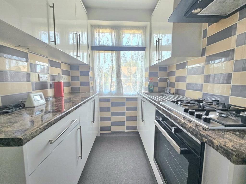 Apartment in Hornchurch - View 2