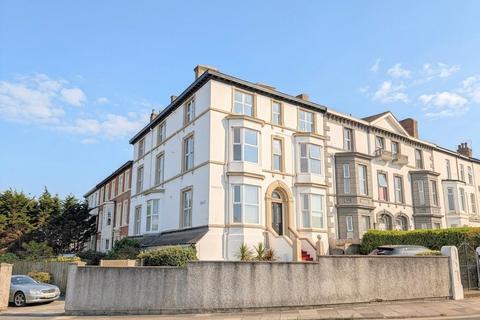 2 bedroom flat to rent, To Let -  Promenade, Southport, PR9 - Two Bedroom Top Floor Apt
