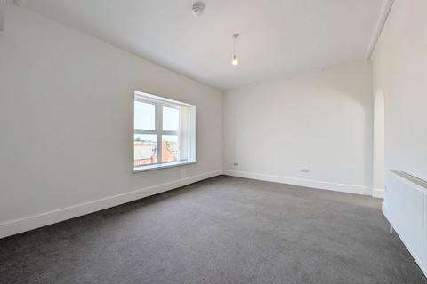 2 bedroom flat to rent, To Let -  Promenade, Southport, PR9 - Two Bedroom Top Floor Apt