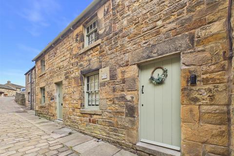 2 bedroom terraced house to rent, Chapel Street, Buxton