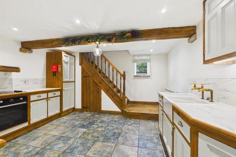 2 bedroom terraced house to rent, Chapel Street, Buxton