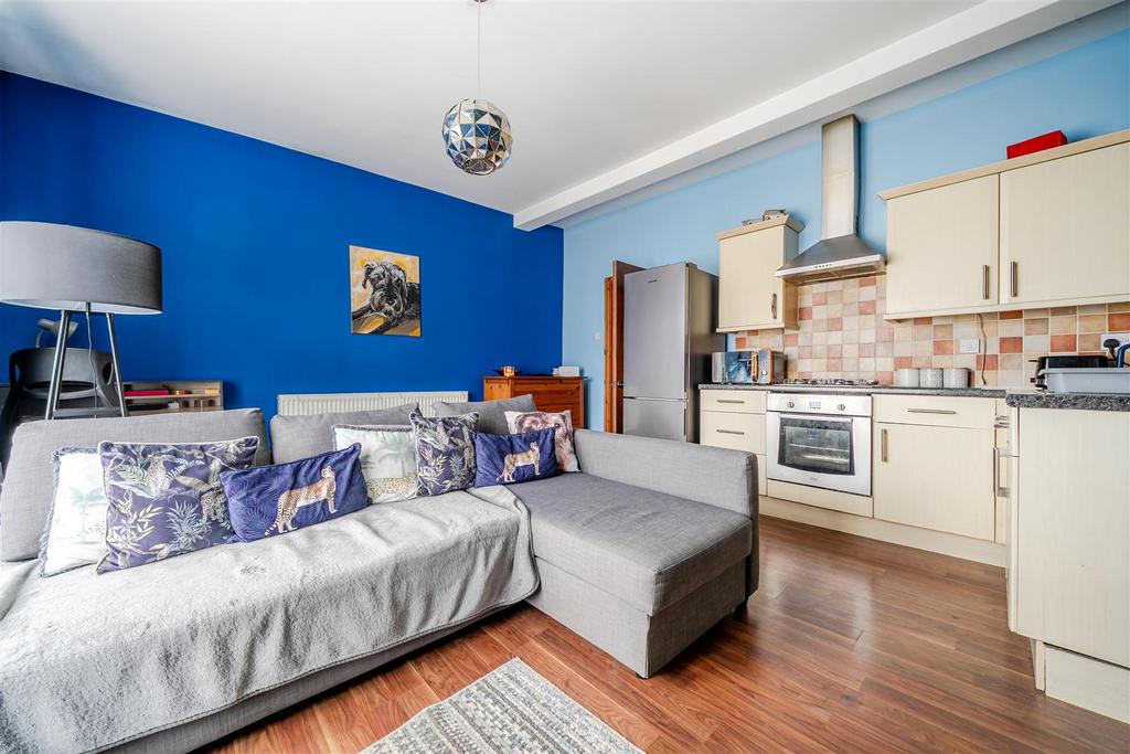 Apartment in Bristol - View 3