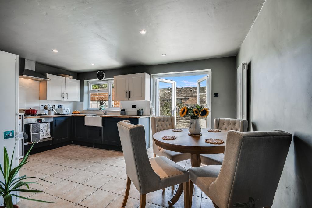 House in Chelmsford, Melbourne - More