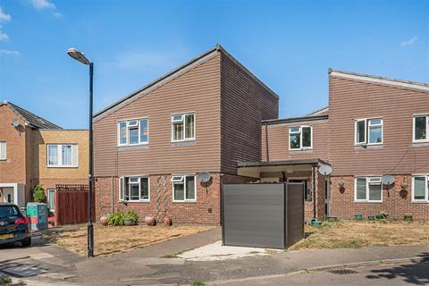 1 bedroom flat for sale, Farthings Close, Chingford