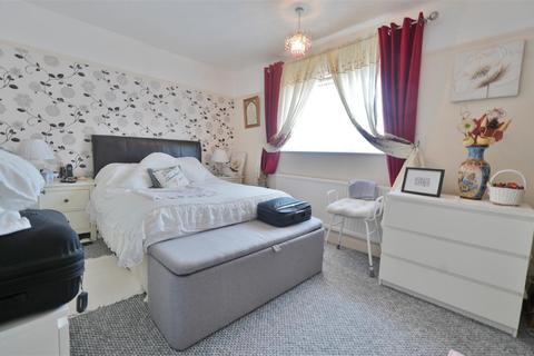 4 bedroom semi-detached house for sale, Waterbeach Road, Slough