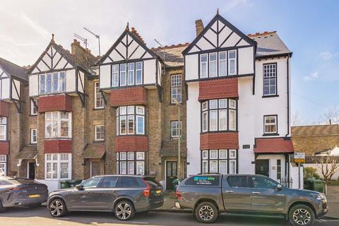 The Avenue, Sunbury-On-Thames TW16