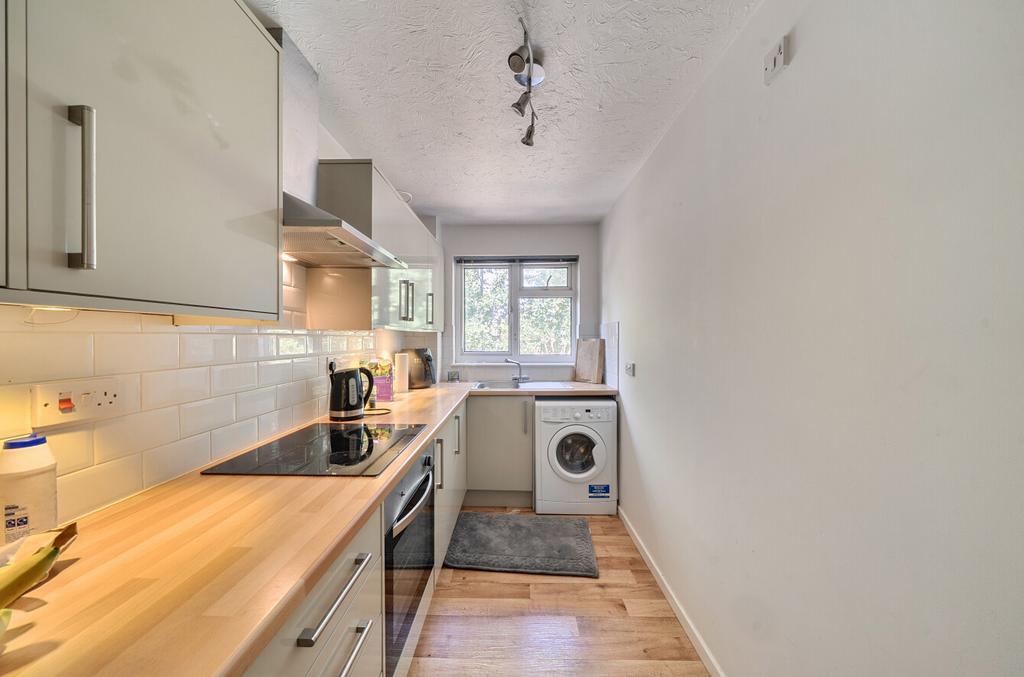 Apartment in Southampton - View 3