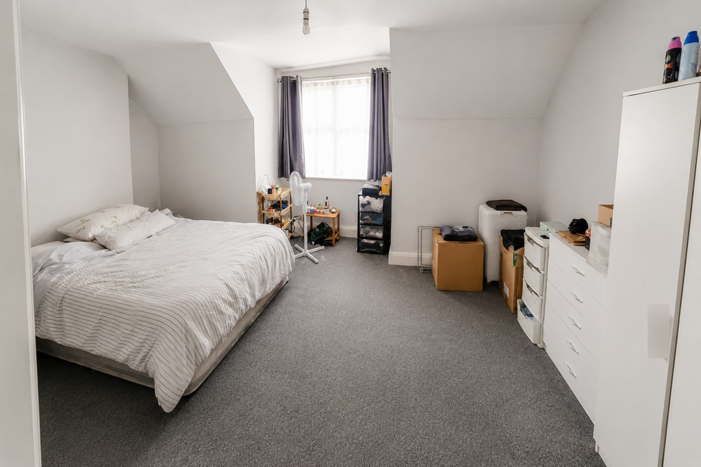 Apartment in Dagenham - View 5