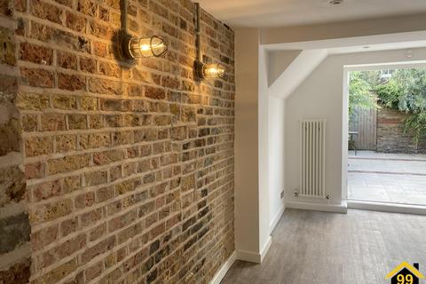 2 bedroom flat to rent, Gilstead Road, London, SW6