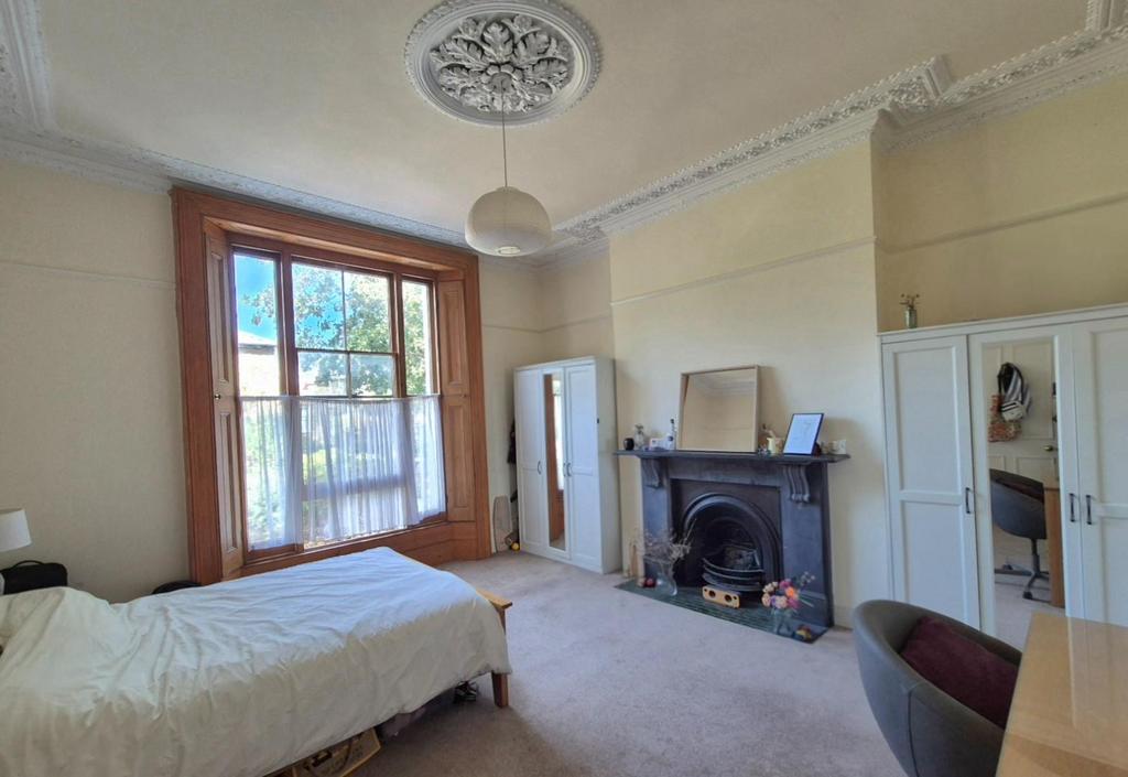 Apartment in Ealing - View 3