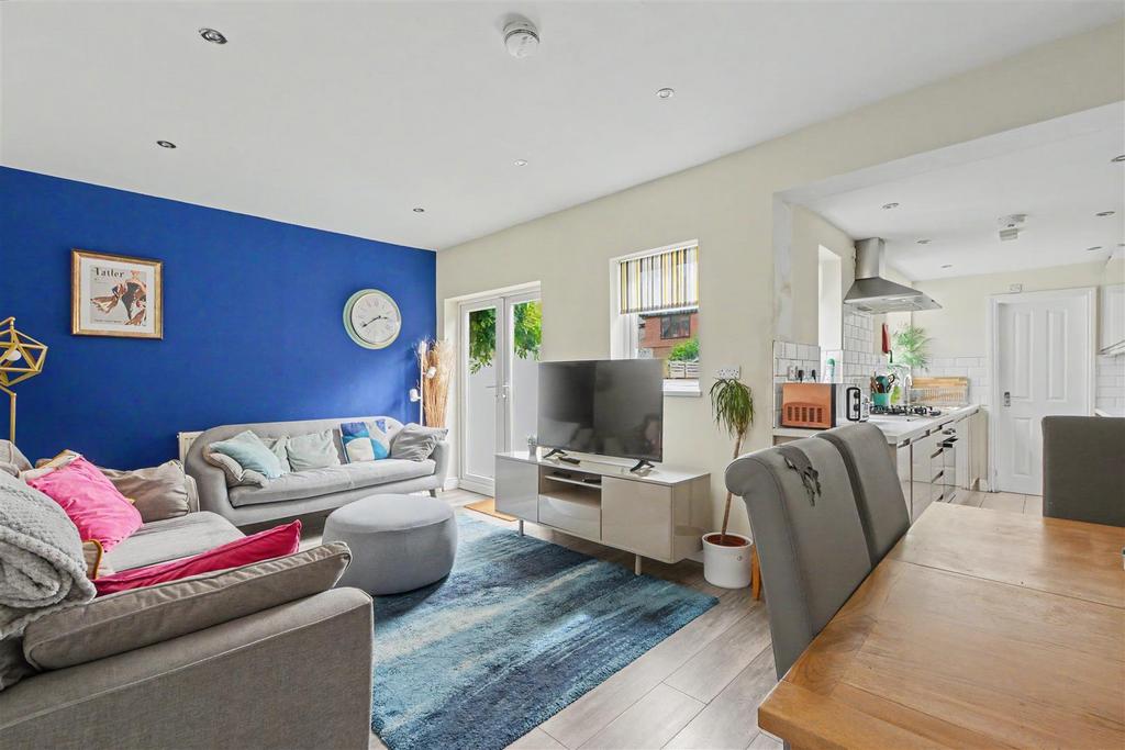 House in Beeston Nottingham - View 2