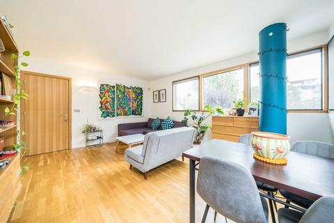 2 bedroom flat for sale, St. James's Road, London SE16