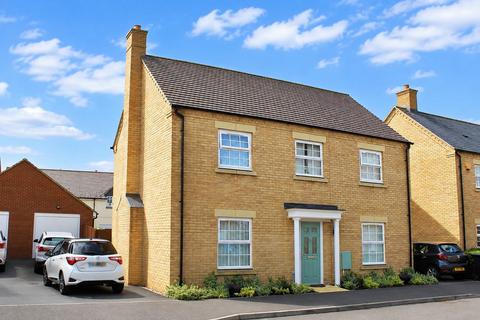 4 bedroom detached house for sale, Willowherb Way, Stotfold, Hitchin, SG5